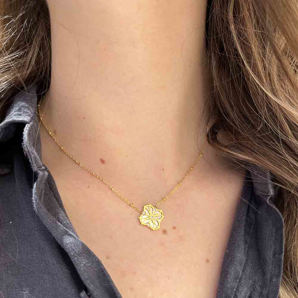 Collier Pendentif Trèfle 4 Feuilles - Blanc Nacré Et Doré - Alliage - Neuf Sans Emballage